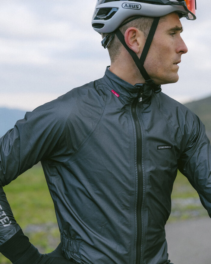ETXEONDO Capa Unisex Ura Gore-Tex negro - Imagen 11