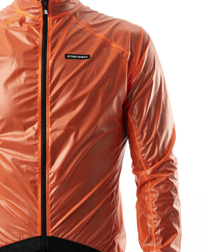 ETXEONDO Capa Cortavientos Hombre Busti naranja fluor - Imagen 3