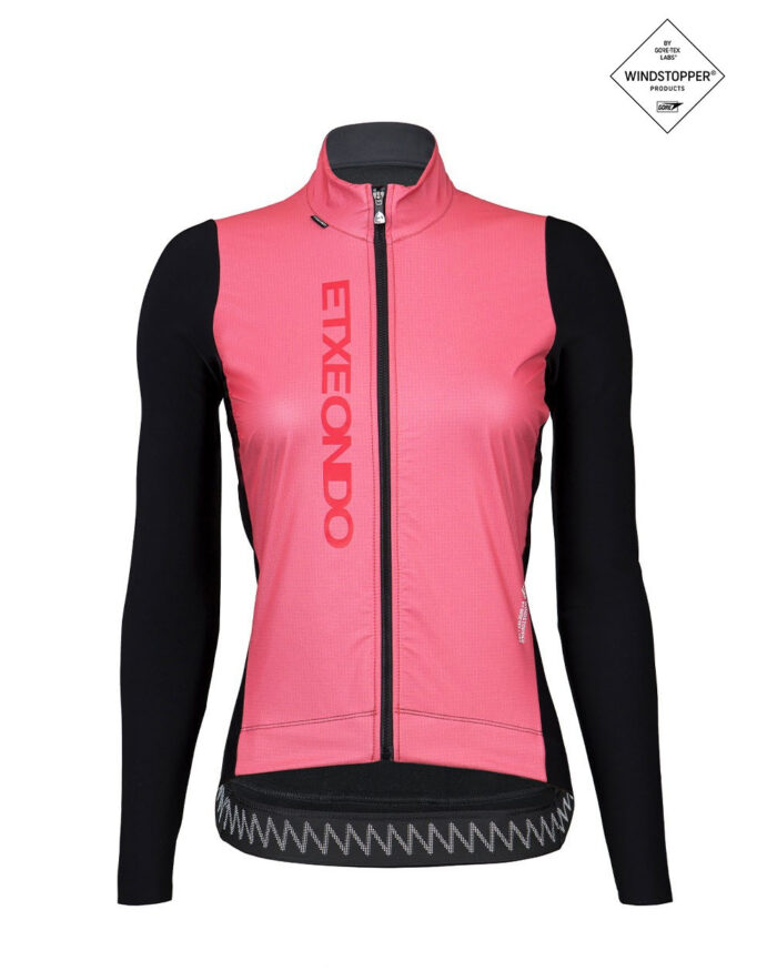 URRUN-FEM-RO-1 ETXEONDO Chaqueta Mujer Urrun Gore-Tex Windstopper rojo sandía - Imagen 1