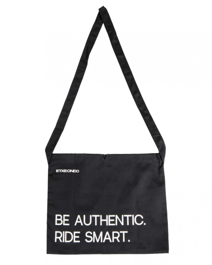 totebag-1 ETXEONDO Totebag negro - Imagen 1