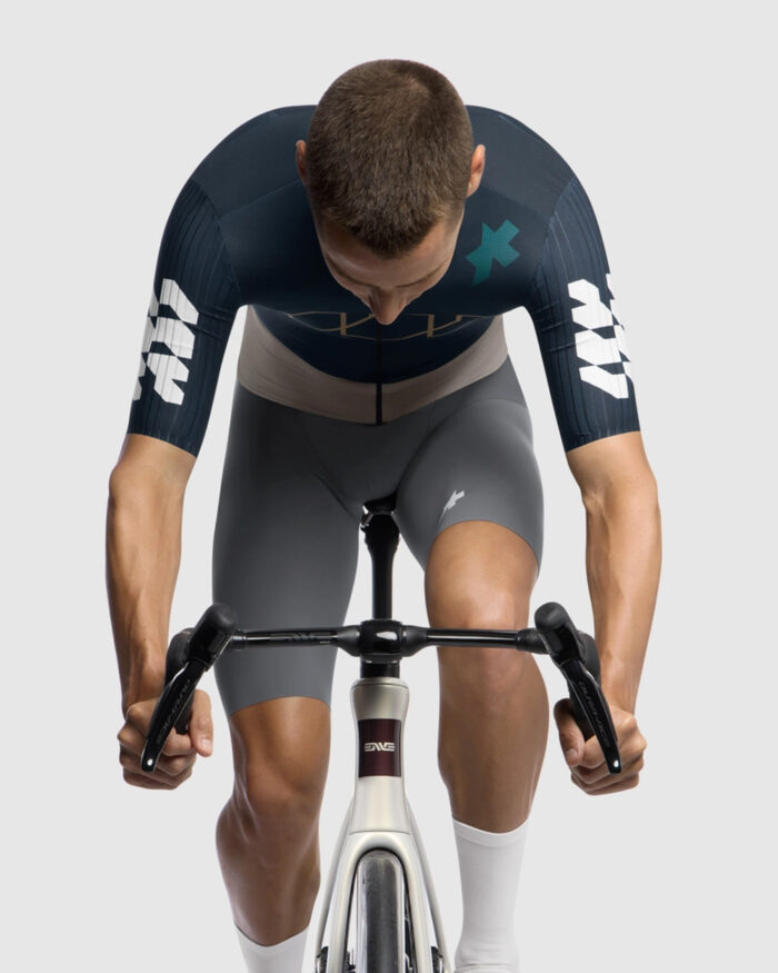 ASSOS Maillot Manga Corta Hombre Equipe RS Something To Say Excellence Blue - Imagen 3