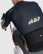 ASSOS Maillot Manga Corta Hombre Equipe RS Something To Say Excellence Blue - Imagen 5
