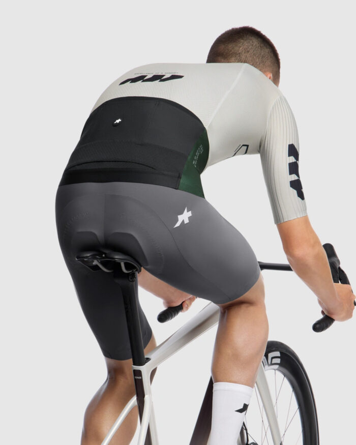 ASSOS Maillot Manga Corta Hombre Equipe RS Something To Say Almond Milk - Imagen 4