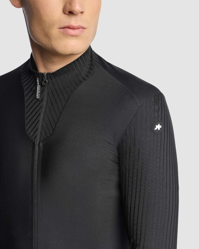 ASSOS Maillot Intermedio Hombre Thermobooster Spring Fall P1 Black Series - Imagen 5