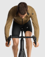 ASSOS Chaqueta Cortavientos Hombre Mille GT S11 Bronze Ash - Imagen 3