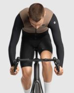 ASSOS Chaleco Hombre Mille GTS Spring Fall S11 Terra Sand - Imagen 3