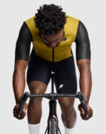 ASSOS Chaleco Hombre Mille GT Golden Yellow - Imagen 3