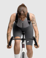 ASSOS Culotte Corto Mujer Dyora R  S11 Robust Grey - Imagen 3