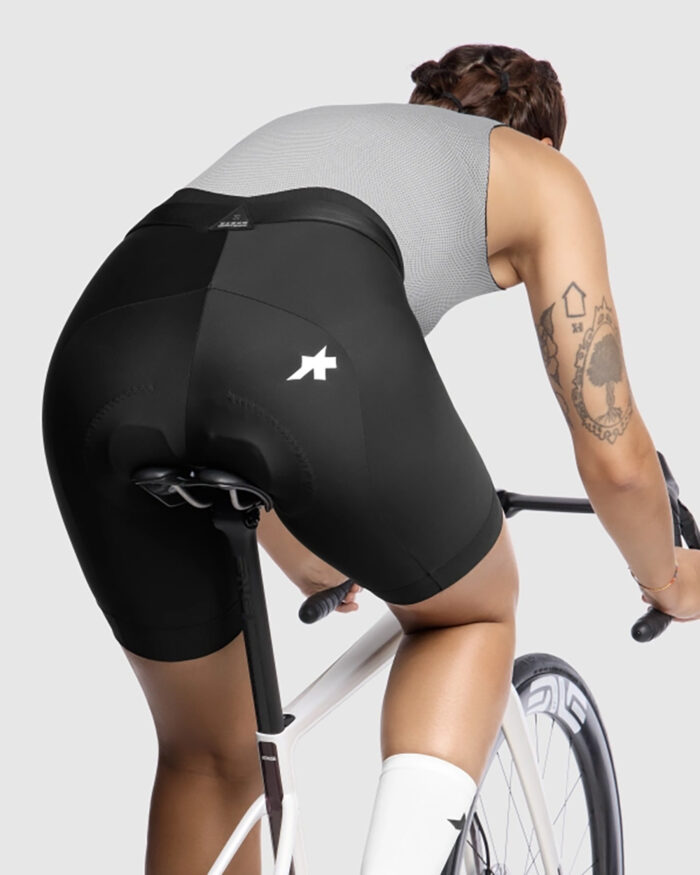 ASSOS Culotte Corto Sin Tirantes Mujer Uma GT S11 Black Series - Imagen 4