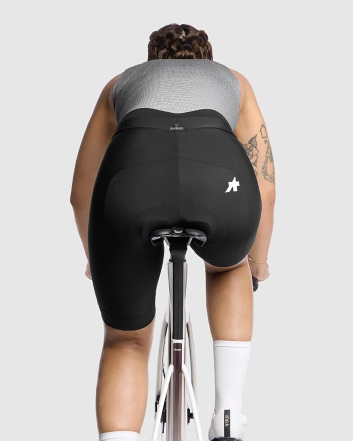 ASSOS Culotte Corto Sin Tirantes Mujer Uma GT S11 Long Black Series - Imagen 3