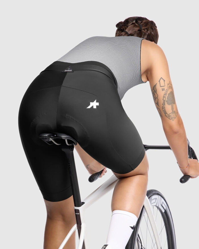 ASSOS Culotte Corto Sin Tirantes Mujer Uma GT S11 Long Black Series - Imagen 4
