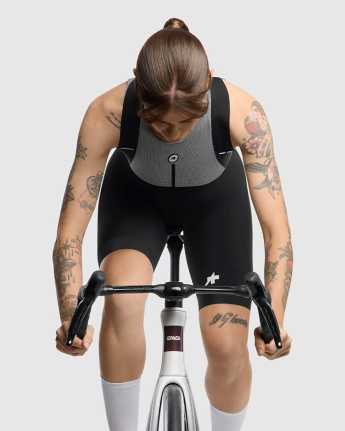 ASSOS Culotte Corto Mujer Uma GT S11 Black Series - Imagen 3