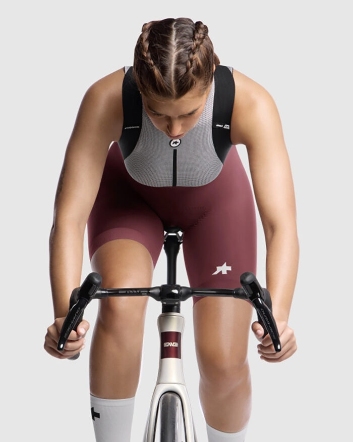 ASSOS Culotte Corto Mujer Uma GT S11 Burgundy Red - Imagen 3