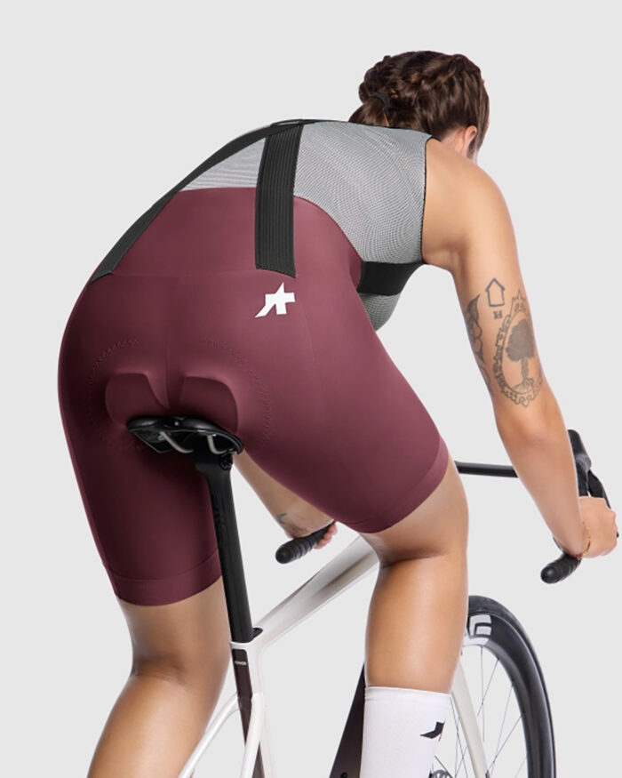 ASSOS Culotte Corto Mujer Uma GT S11 Burgundy Red - Imagen 4