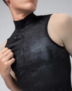 GOBIK Chaleco Hombre Plus 2.0 Blackcurrant - Imagen 3