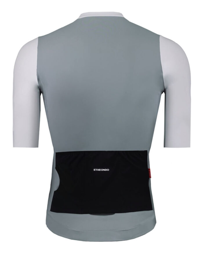 ETXEONDO Maillot Manga Corta Hombre Alde 110 gris nube / gris piedra - Imagen 2