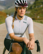 ETXEONDO Maillot Manga Corta Mujer Alda 110 gris nube / gris piedra - Imagen 3