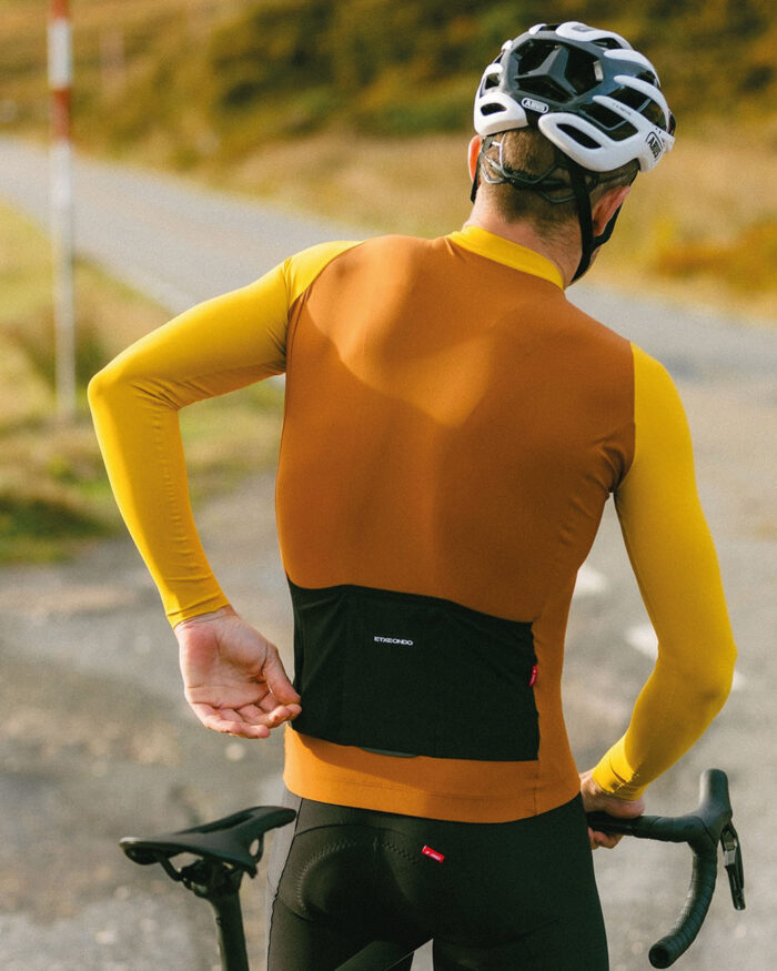 ETXEONDO Maillot Manga Larga Hombre Alde mostaza / ocre - Imagen 4