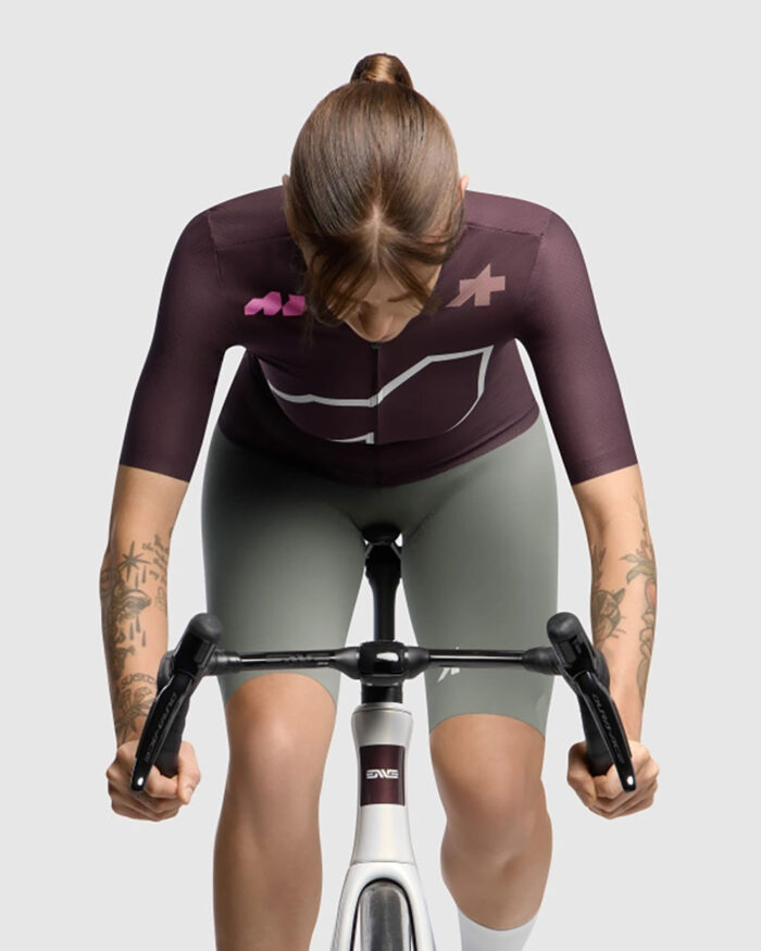 ASSOS Maillot Manga Corta Mujer Dyora R S11 We are the A Panic Red - Imagen 3