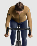 ASSOS Maillot Manga Larga Mujer Uma GT Spring Fall C2 Bronze Ash - Imagen 3