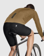 ASSOS Chubasquero Mujer Uma GT Shell Jacket S11 Bronze Ash - Imagen 4