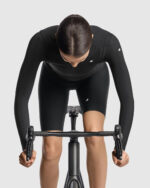 ASSOS Chaleco Mujer Dyora R Spring Fall S11 Black Series - Imagen 3