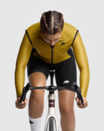 ASSOS Chaleco Mujer Uma GT Wind S11 Golden Yellow - Imagen 3