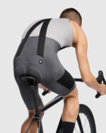 ASSOS Culotte Corto Hombre Tactica Kieskafer T5 Robust Grey - Imagen 3