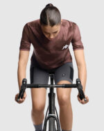 ASSOS Camiseta Manga Corta Unisex MTB Tactica T5 Mud-Flage Ground Brown - Imagen 3