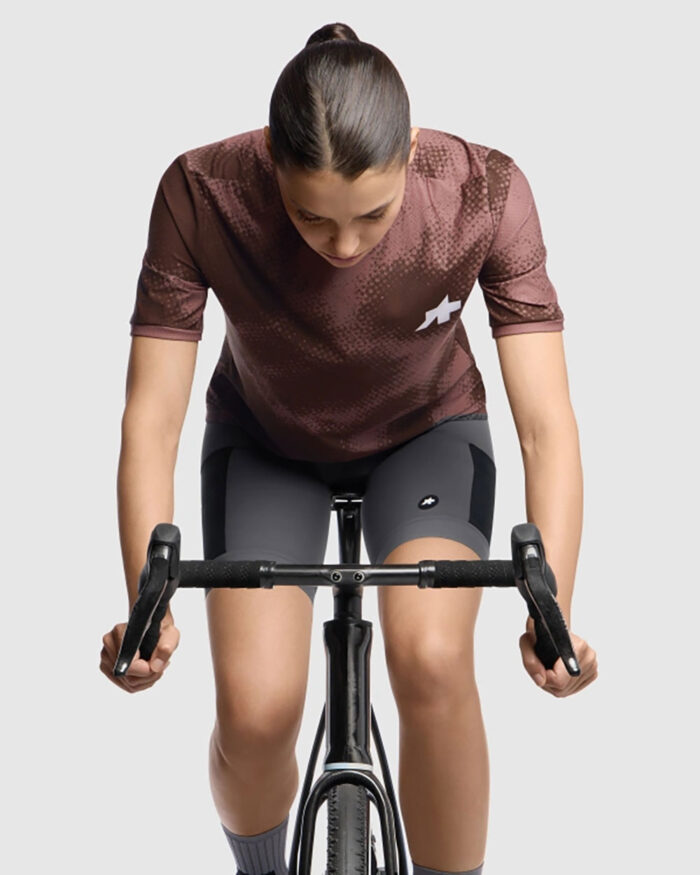 ASSOS Camiseta Manga Corta Unisex MTB Tactica T5 Mud-Flage Ground Brown - Imagen 3