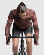 ASSOS Camiseta Manga Larga Unisex MTB Tactica T5 Mud-Flage Ground Brown - Imagen 3