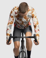 ASSOS Camiseta Manga Larga Unisex MTB Tactica T5 Mud-Flage Halftone Camo - Imagen 3