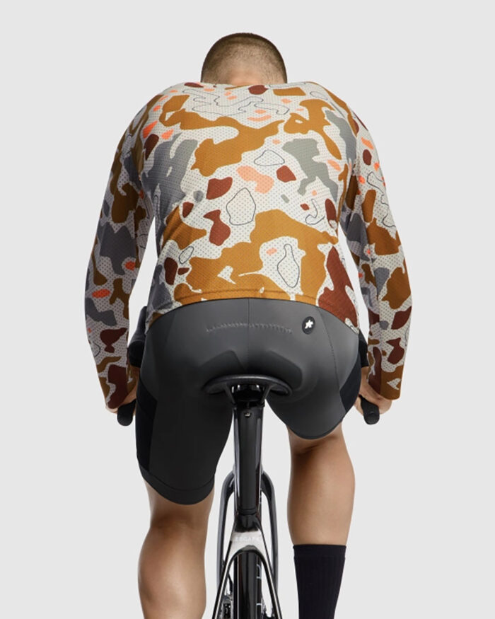 ASSOS Camiseta Manga Larga Unisex MTB Tactica T5 Mud-Flage Halftone Camo - Imagen 5