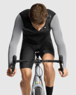 ASSOS Chaleco Unisex Tactica Shell Vest T5 Black Series - Imagen 3