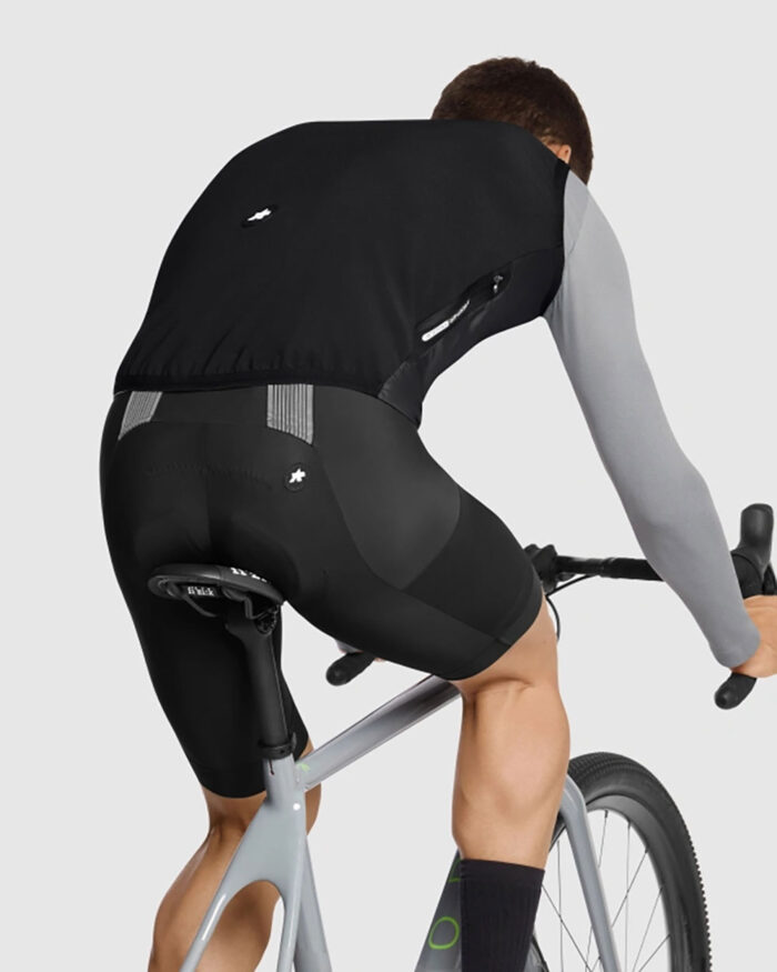 ASSOS Chaleco Unisex Tactica Shell Vest T5 Black Series - Imagen 4