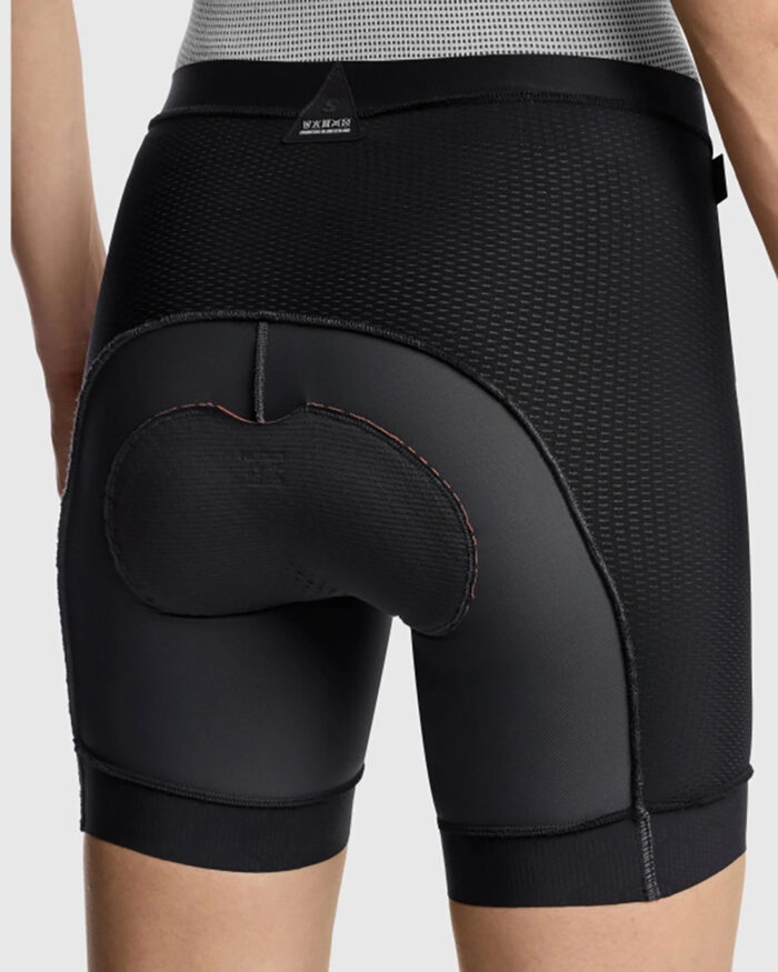 ASSOS Culotte Corto Mujer Tactica Urban T5 Black Series - Imagen 5