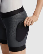 ASSOS Culotte Corto Mujer Tactica Liner Shorts HP T3 Torpedo Grey - Imagen 5