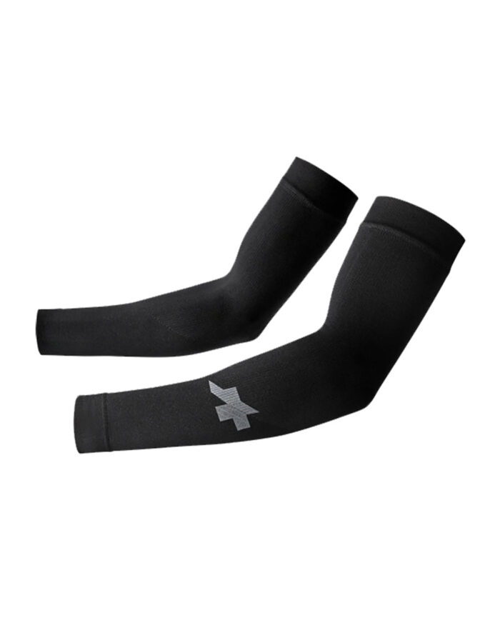 P13.80.842.18-1 ASSOS Manguitos Summer Arm UV Protector P1 Black Series - Imagen 1